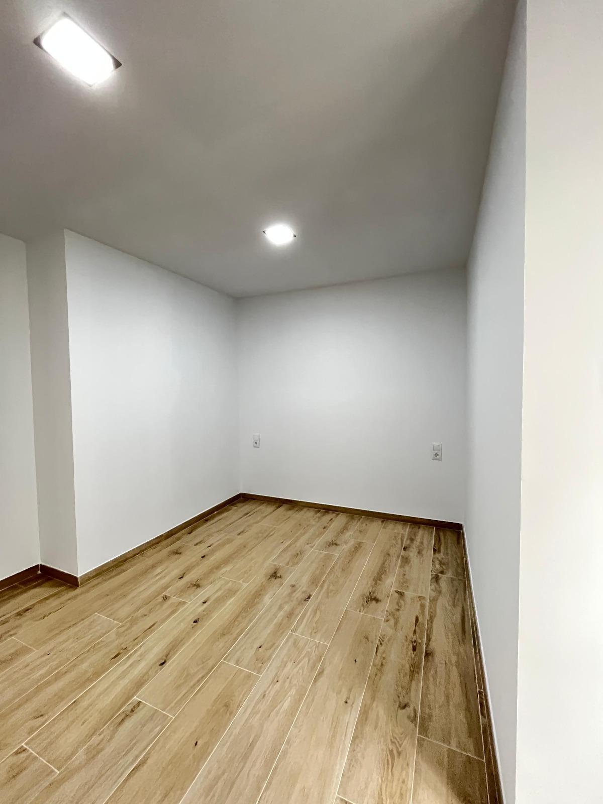Bedroom in apartment for sale in Torrevieja