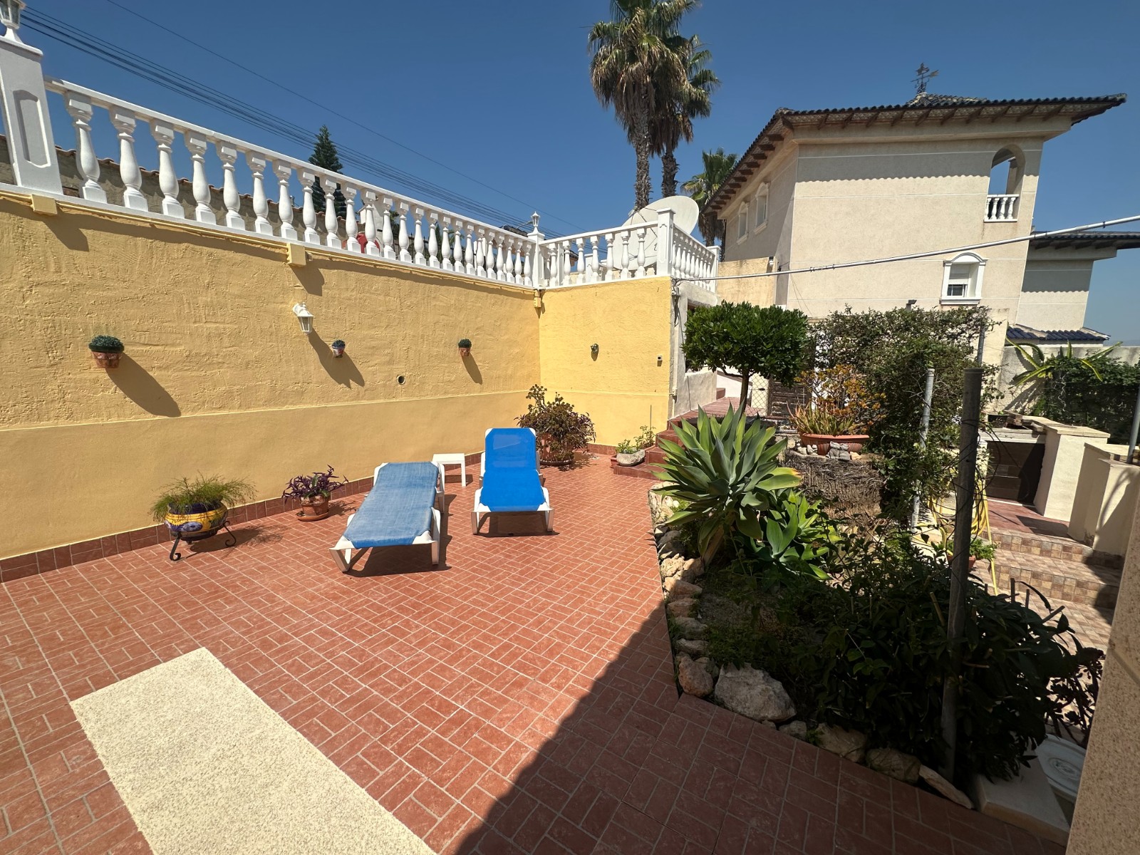 Pool area in villa for sale in Algorfa