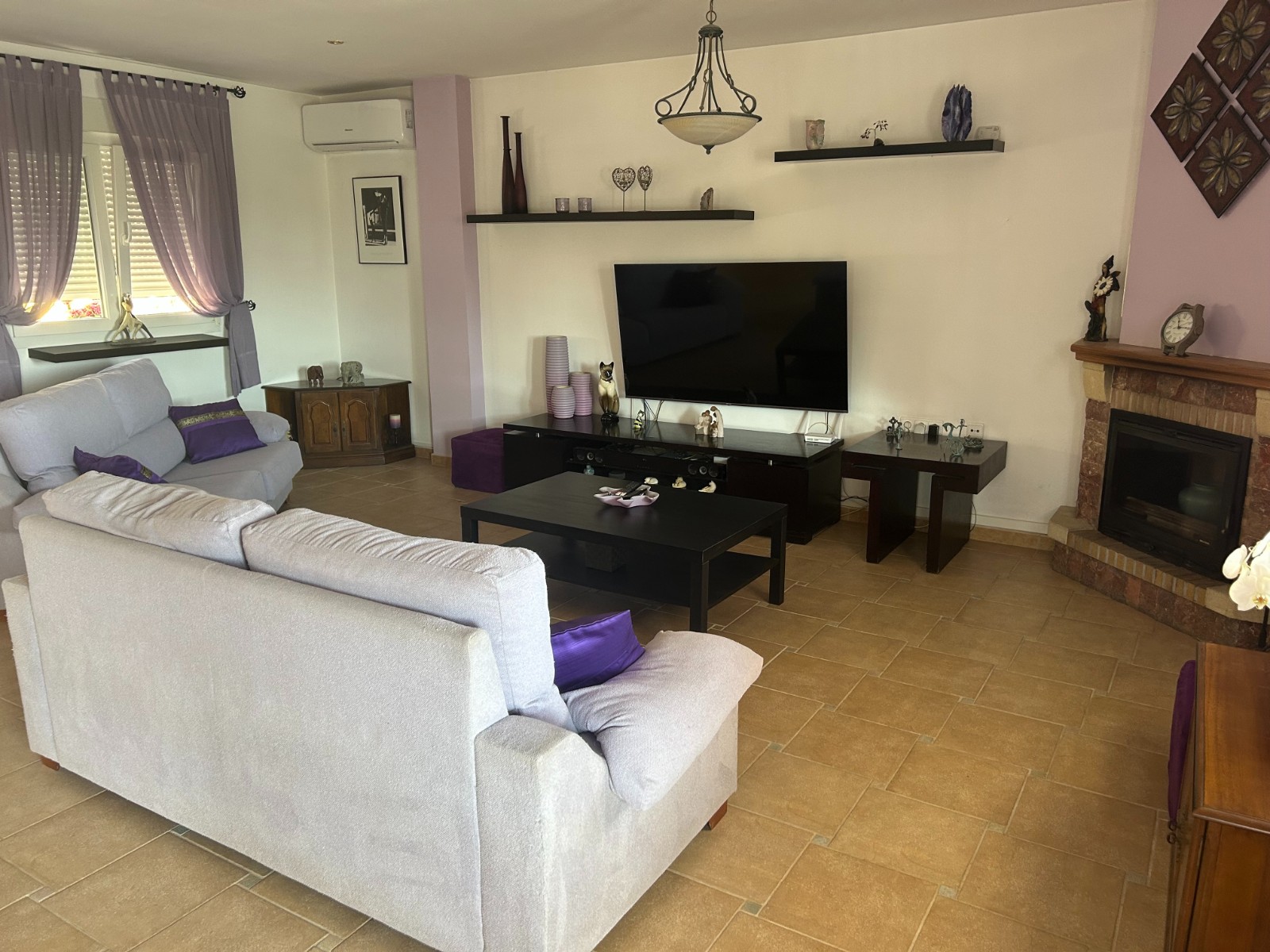 Bedroom in villa for sale in Algorfa