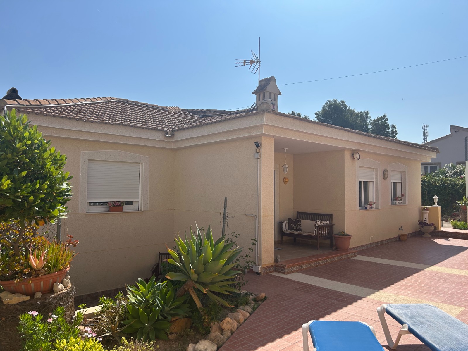 Living room in villa for sale in Algorfa