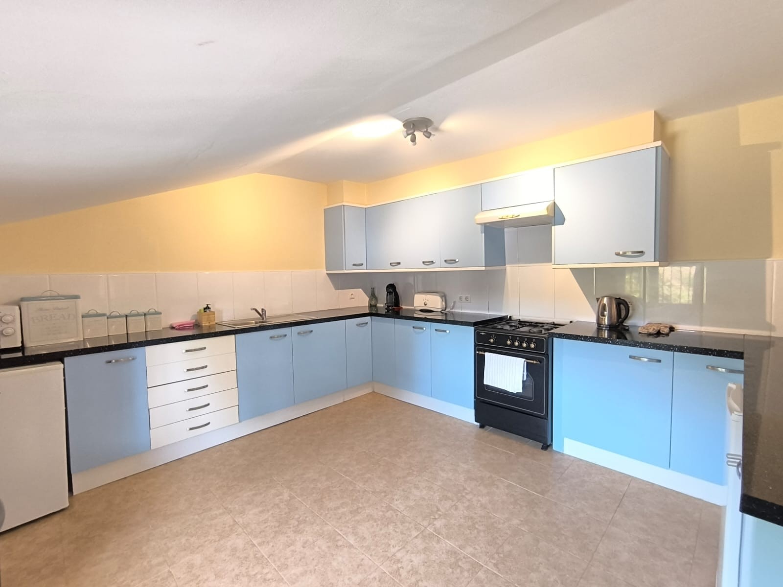 Master bedroom in villa for sale in Villena
