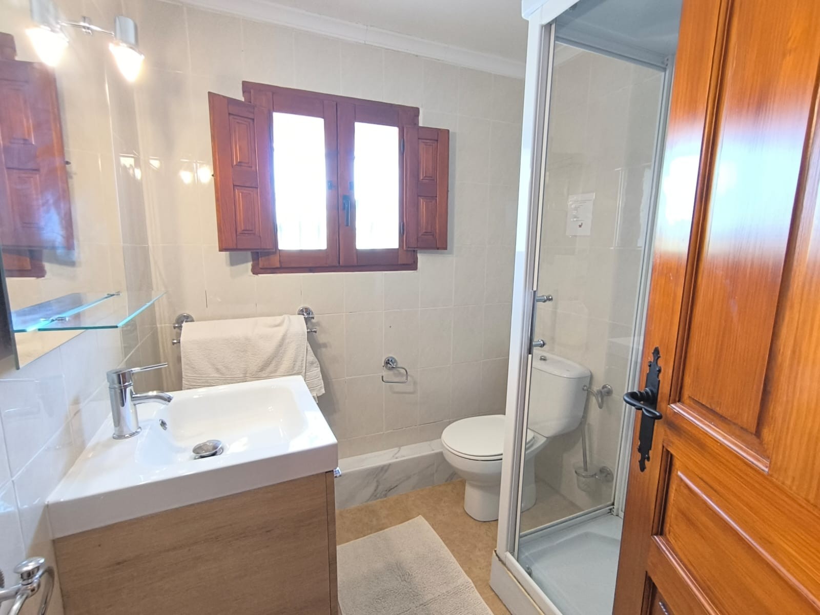 Fully Renovated Country Mansion with Tourist License and 8 Independent Apartments in Villena, Alican