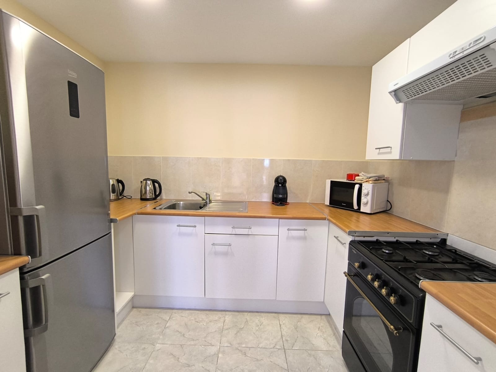 Pool area in villa for sale in Villena