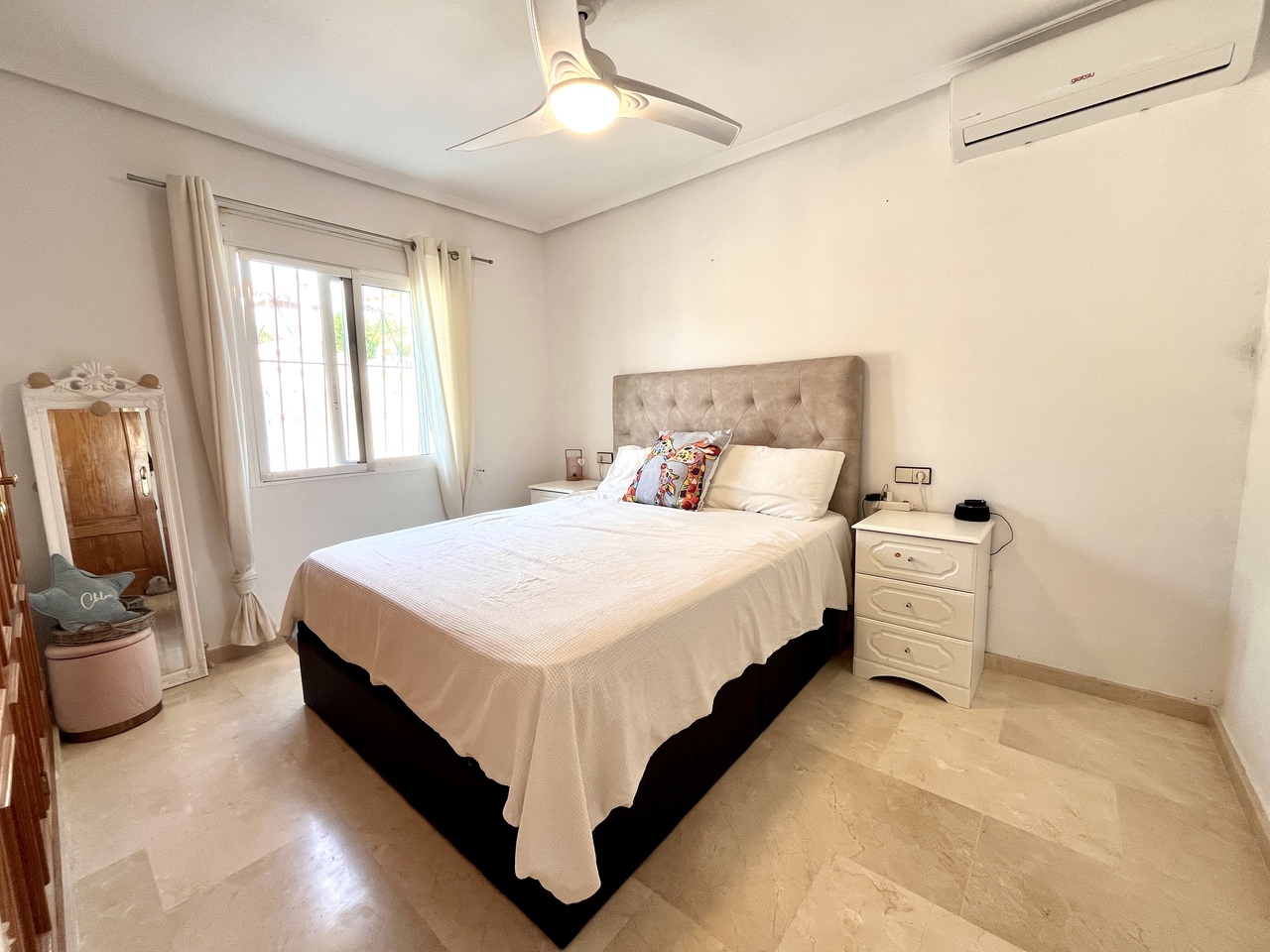 Living room in villa for sale in San Miguel de Salinas
