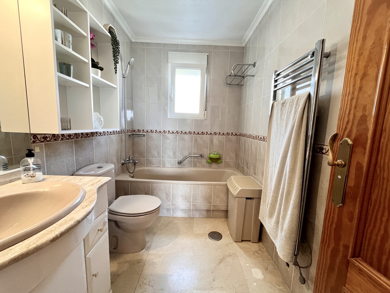Pool area in villa for sale in San Miguel de Salinas