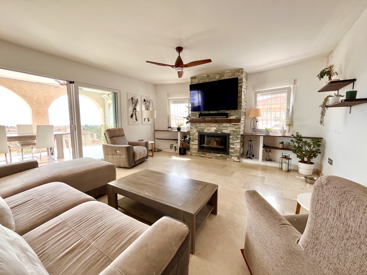 Pool area in villa for sale in San Miguel de Salinas