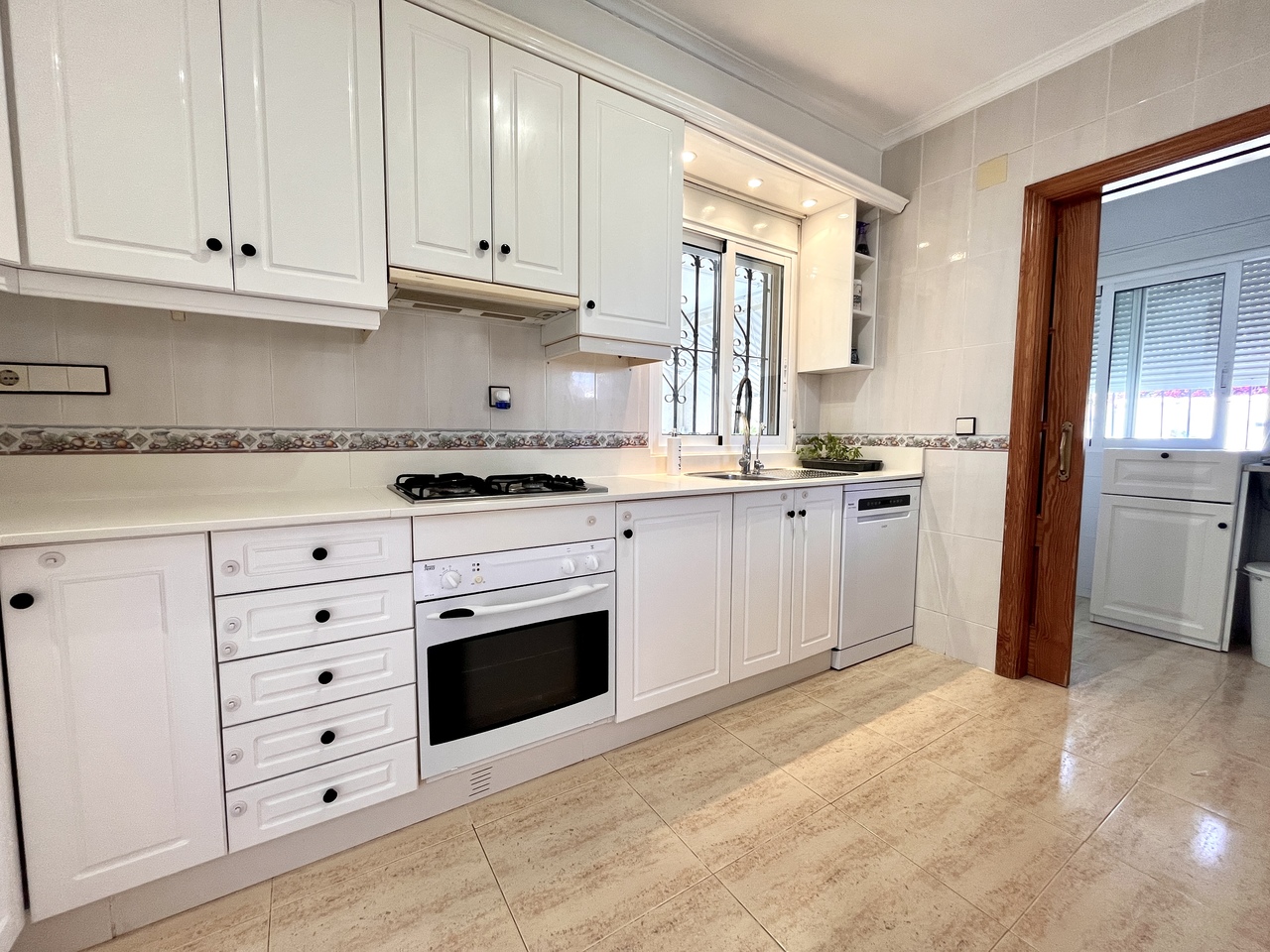 Dining area in villa for sale in San Miguel de Salinas
