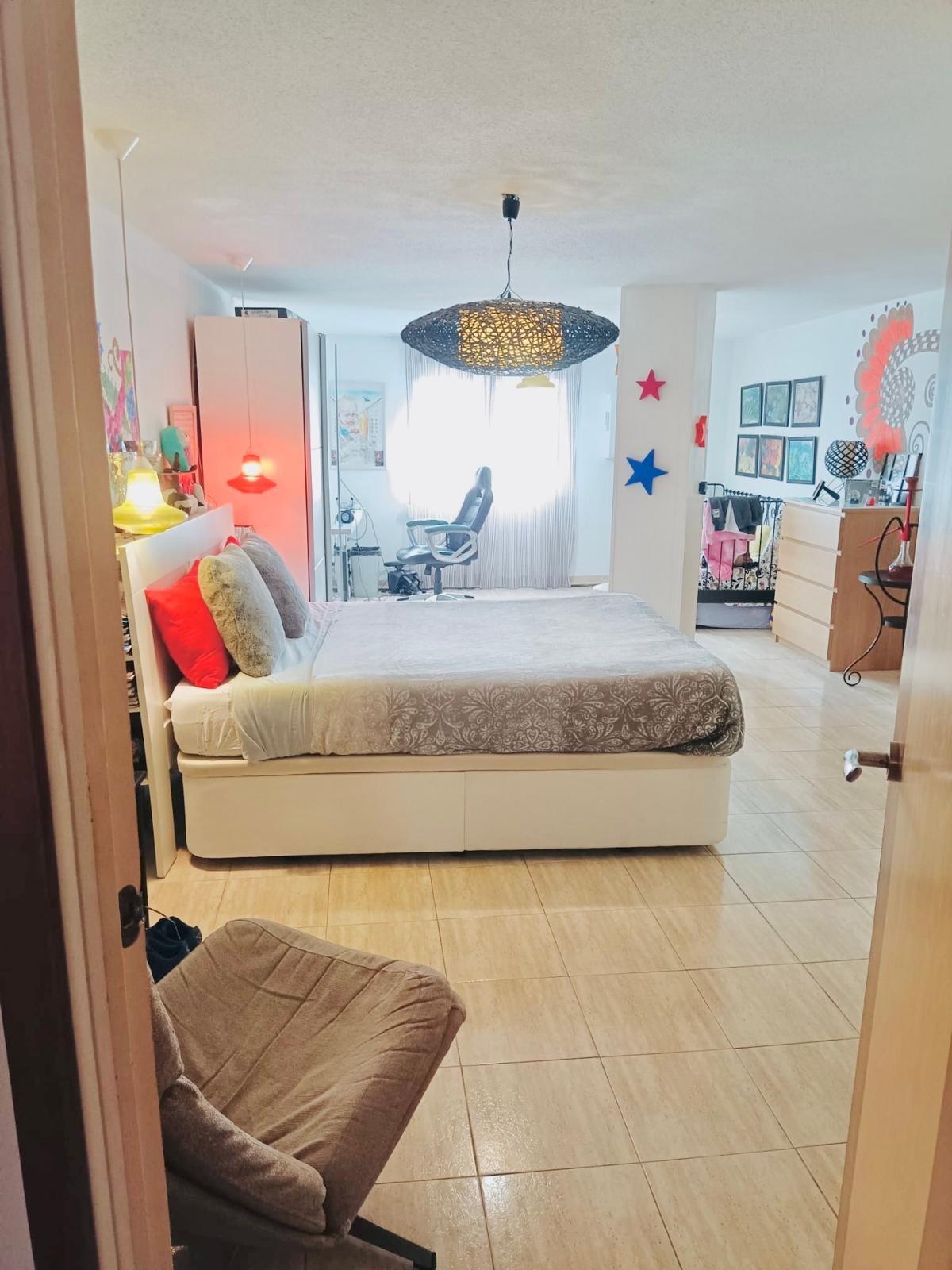 Bedroom in duplex for sale in Torrevieja