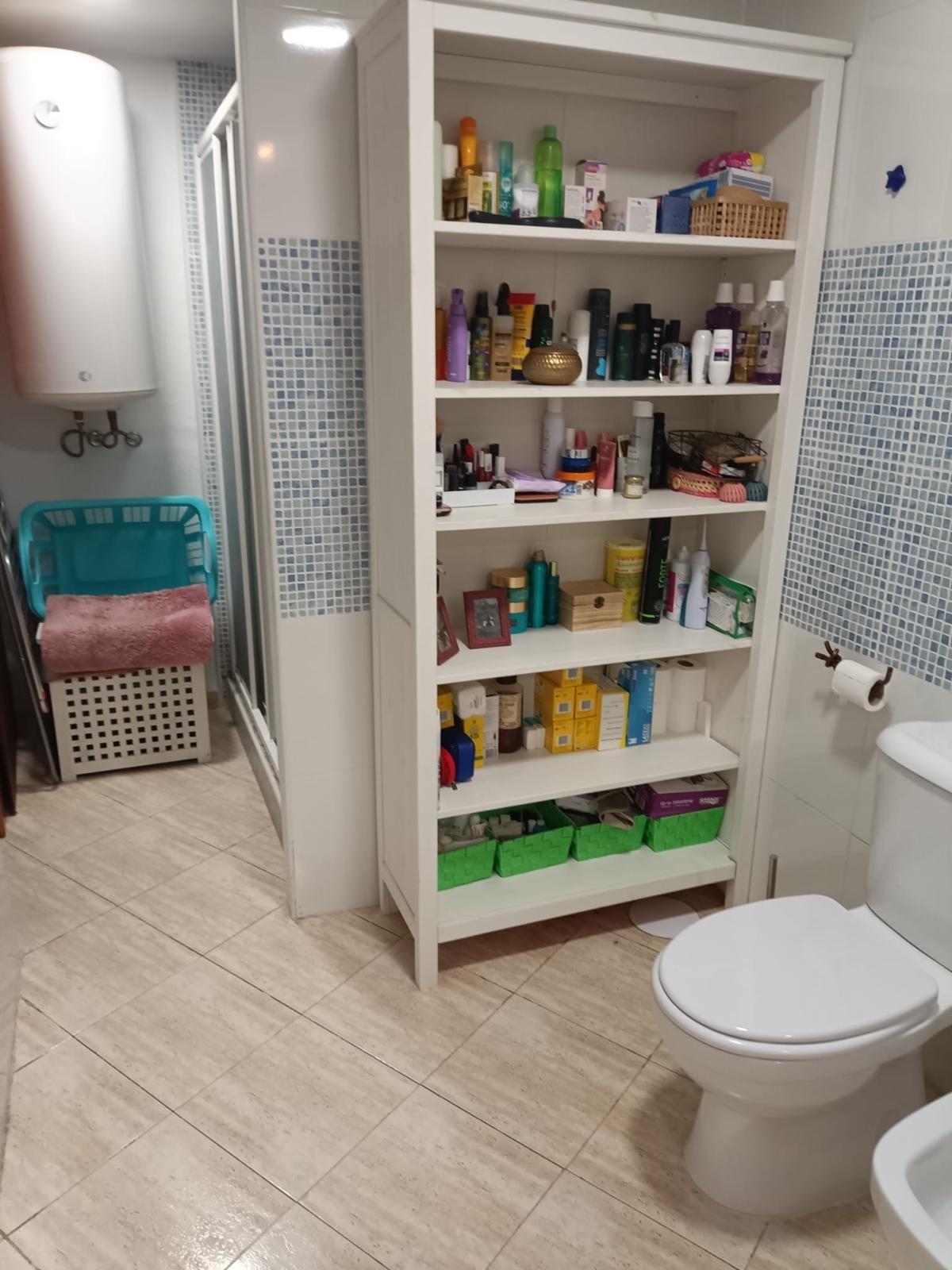 Bathroom in duplex for sale in Torrevieja