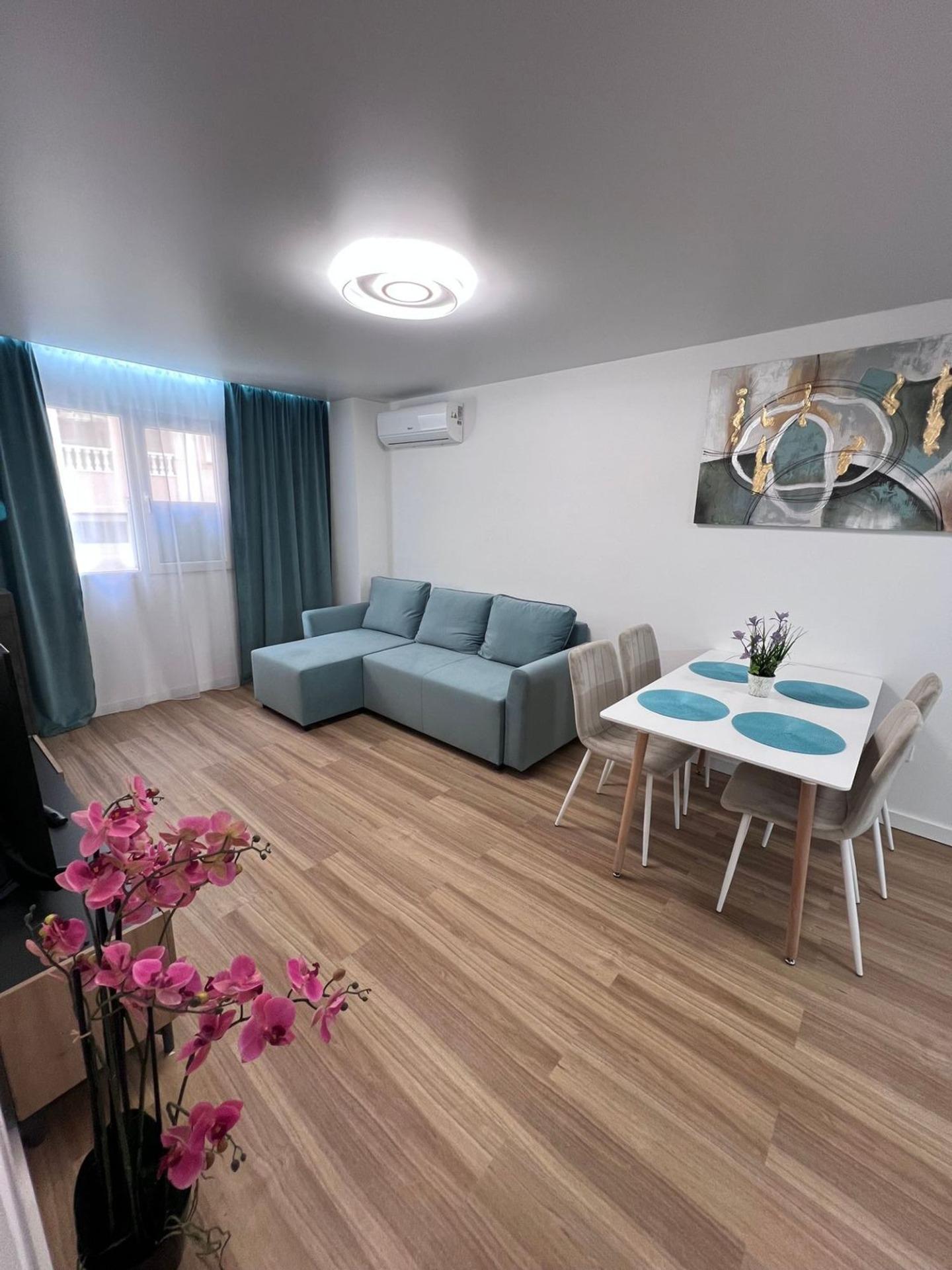Bedrooms: 2, Bathrooms: 1, Apartment in Torrevieja, Alicante, Spain