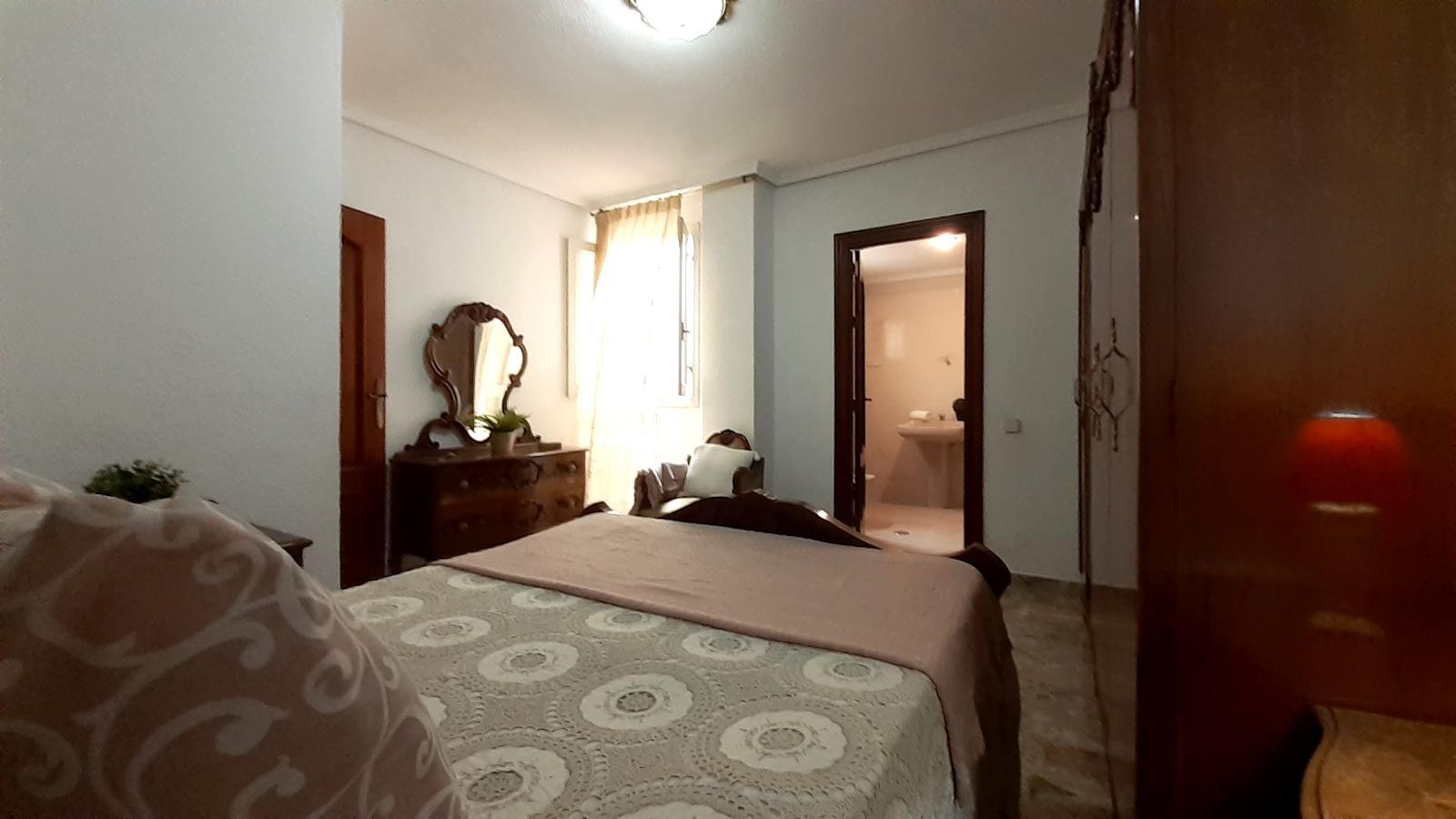 Bedroom in apartment for sale in Torrevieja