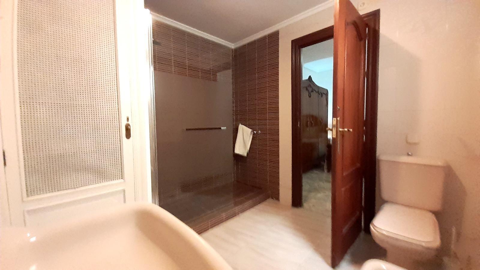 Bedroom in apartment for sale in Torrevieja