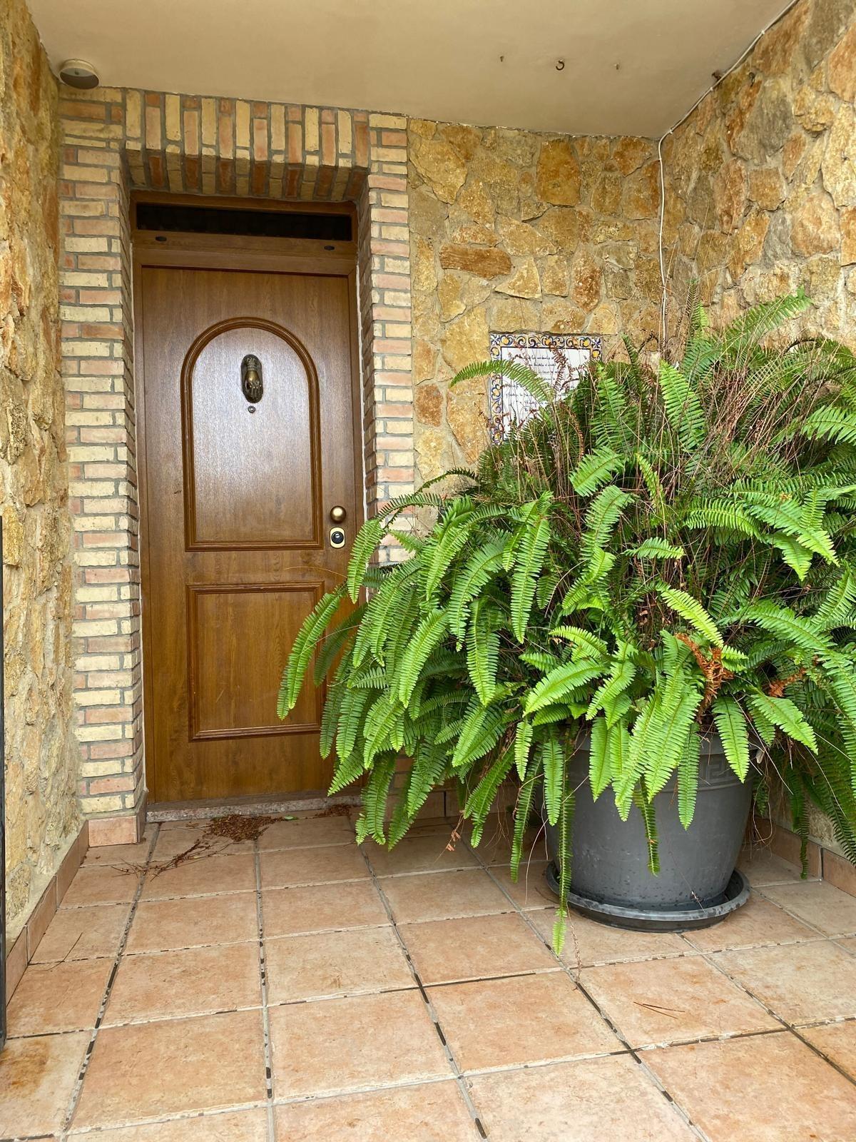 Discover this magnificent property spread over three levels: semi-basement, ground floor, and first
