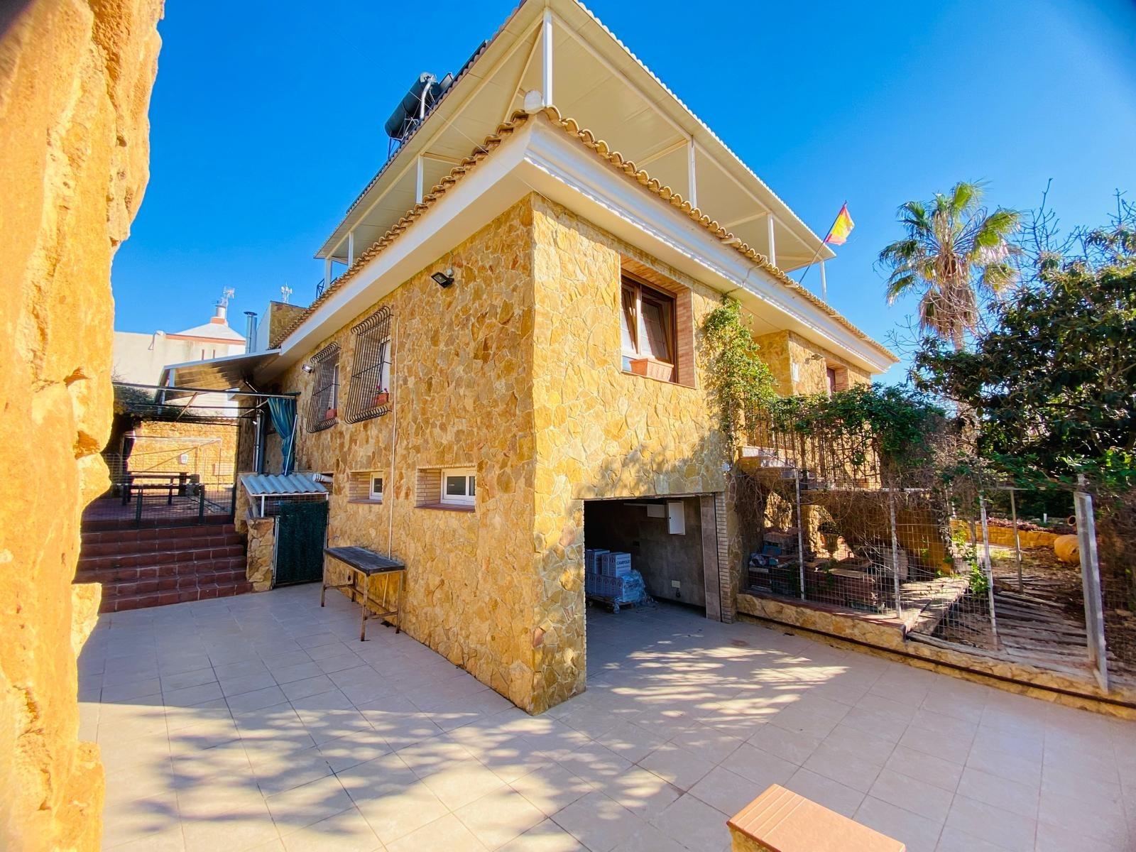 Dining area in villa for sale in Orihuela Costa