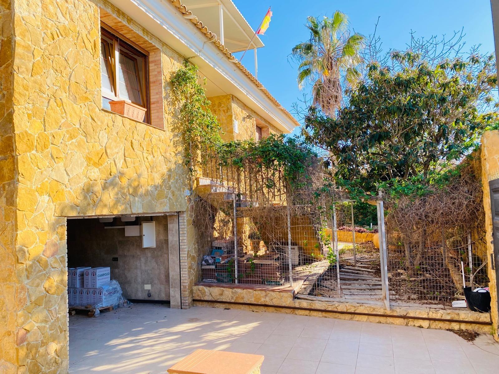 Bedroom in villa for sale in Orihuela Costa