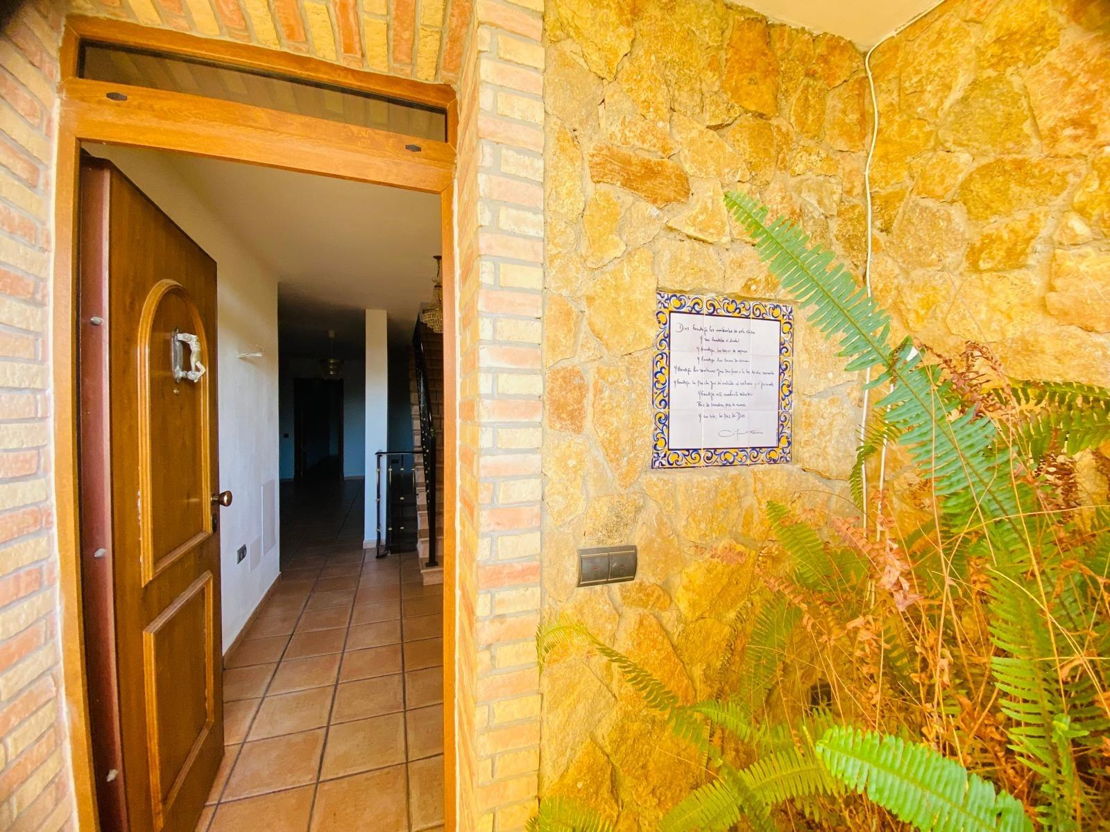 Discover this magnificent property spread over three levels: semi-basement, ground floor, and first