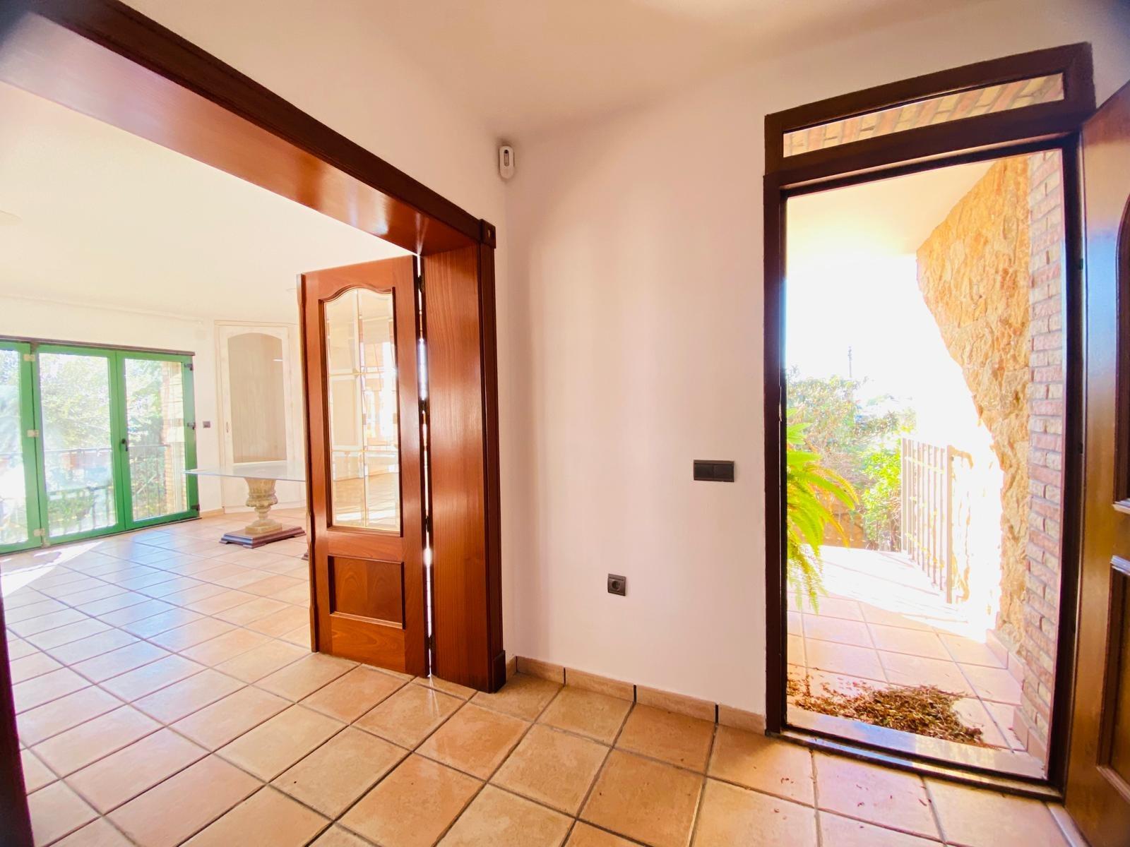 Dining area in villa for sale in Orihuela Costa