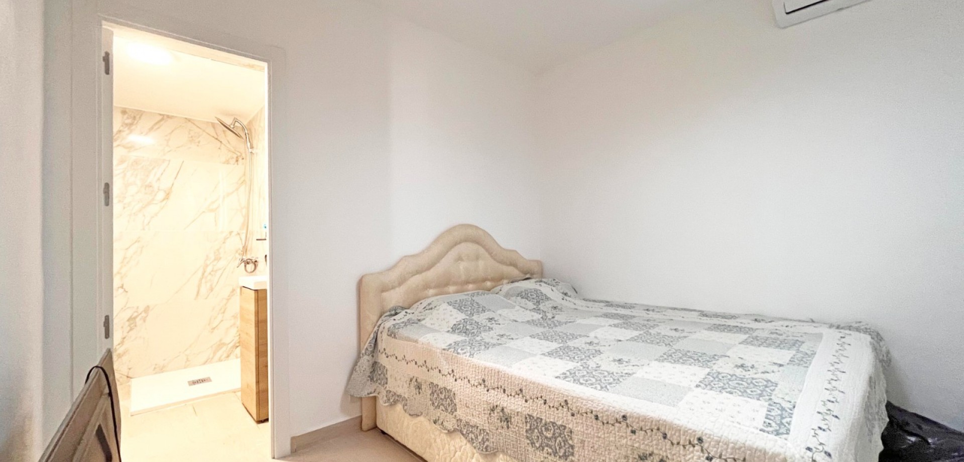 Bathroom in bungalow for sale in Orihuela Costa