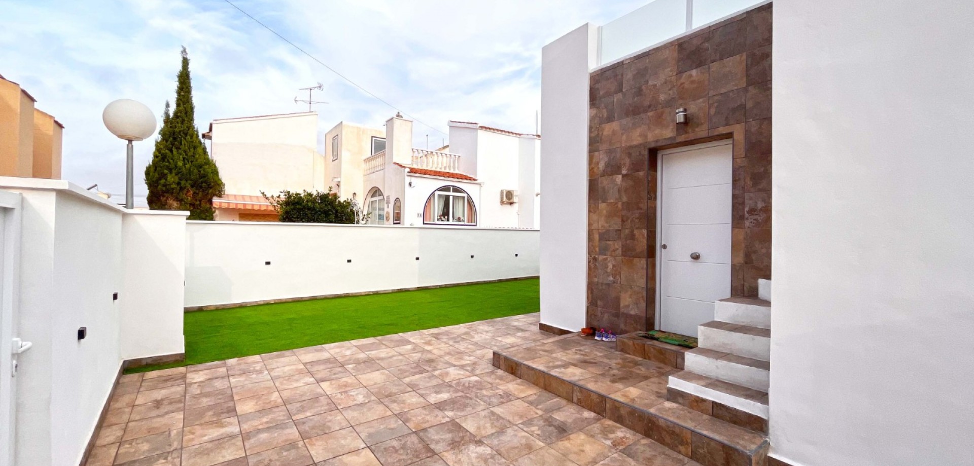 Garden in bungalow for sale in Orihuela Costa