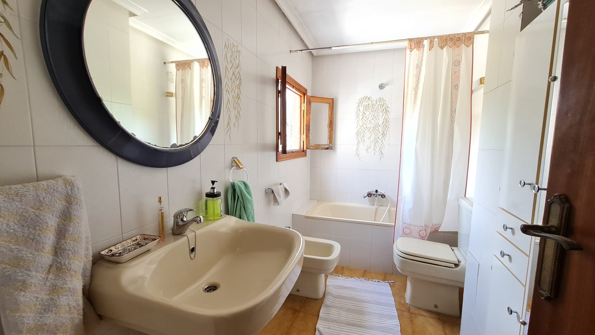 Bathroom in villa for sale in Monóvar/Monóver