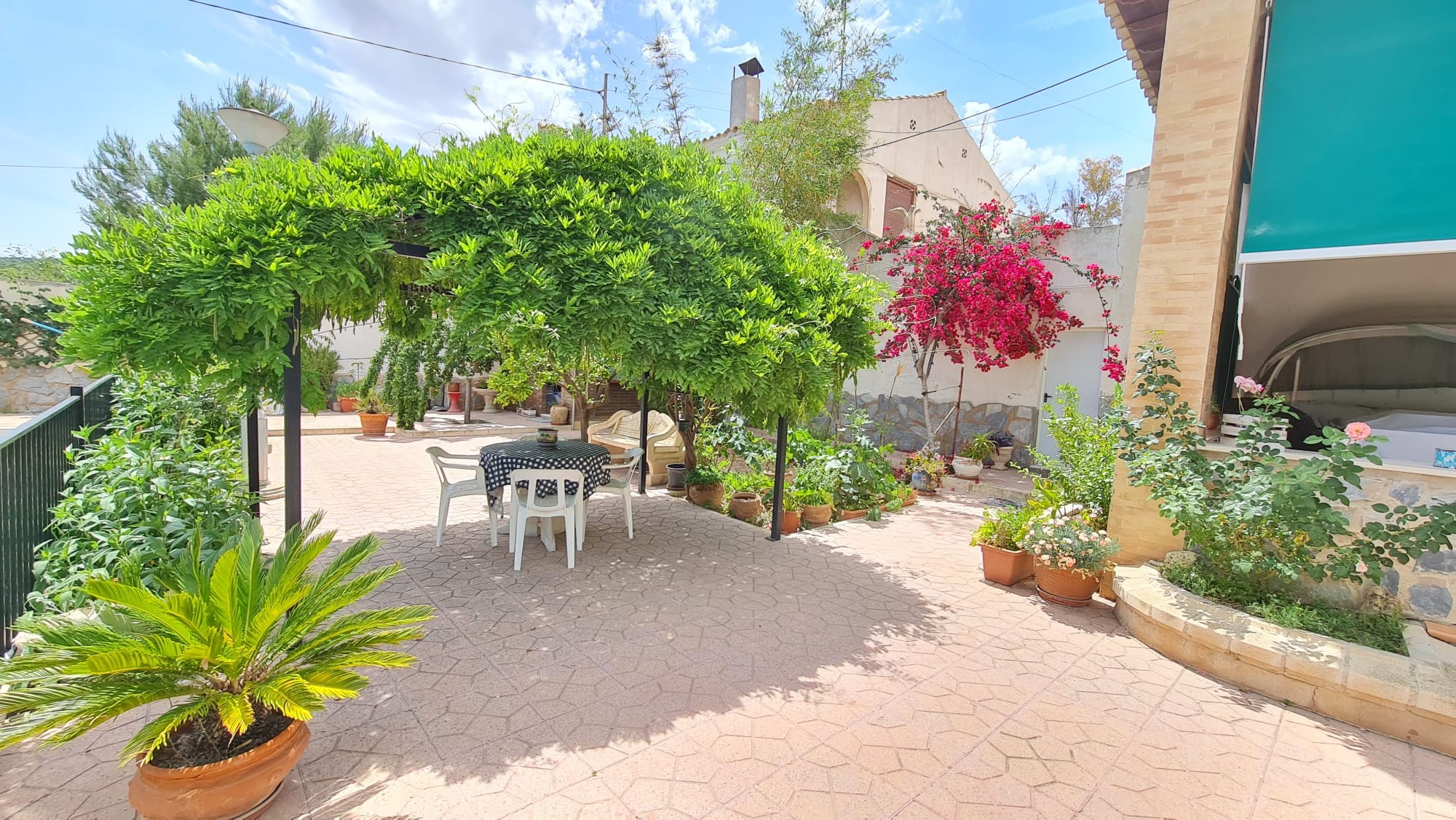 Bedroom in villa for sale in Monóvar/Monóver