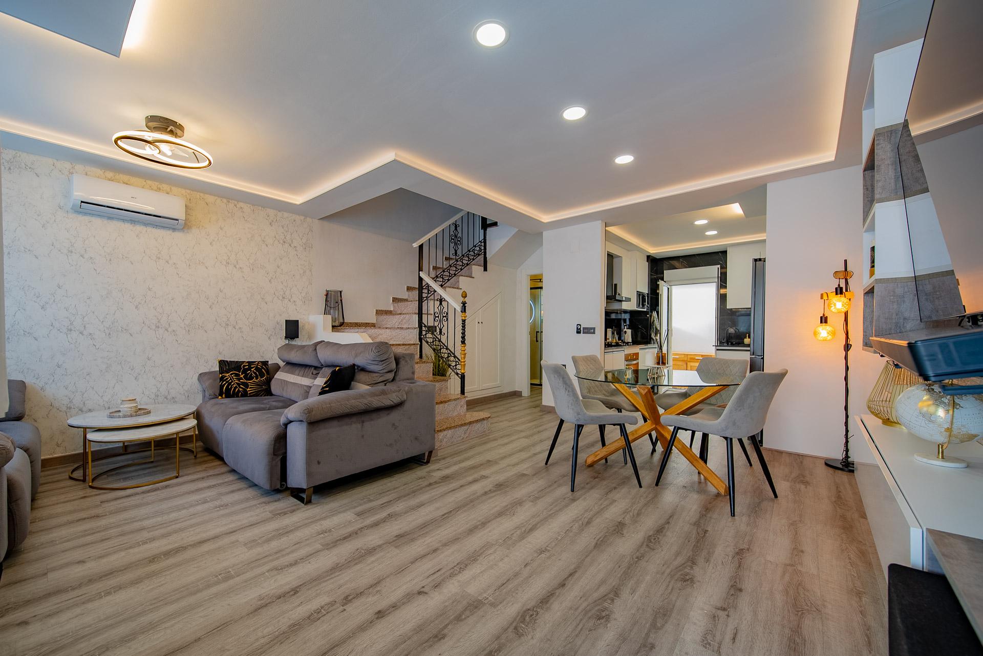 Fully Renovated Townhouse in Pau 26, Orihuela CostaLocated in a quiet residential complex with a com