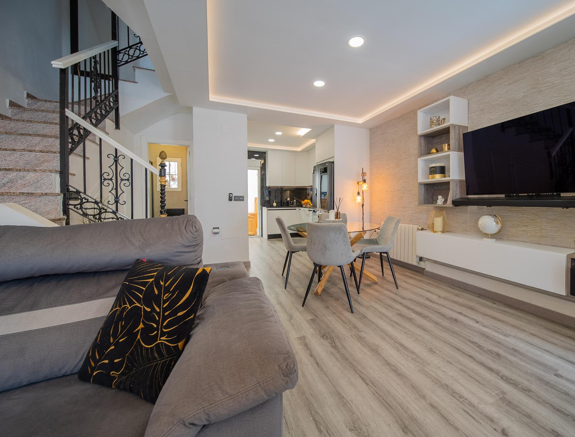 Fully Renovated Townhouse in Pau 26, Orihuela CostaLocated in a quiet residential complex with a com