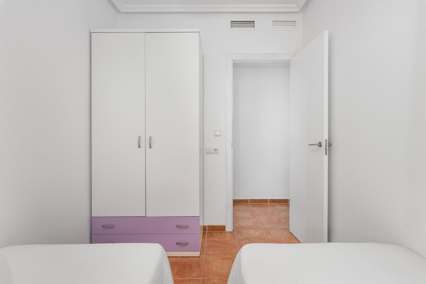 Master bedroom in apartment for sale in Guardamar del Segura