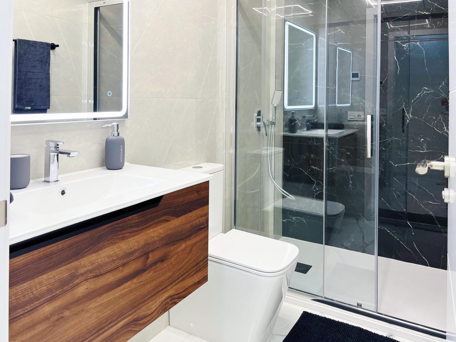 Bedroom in apartment for sale in Torrevieja