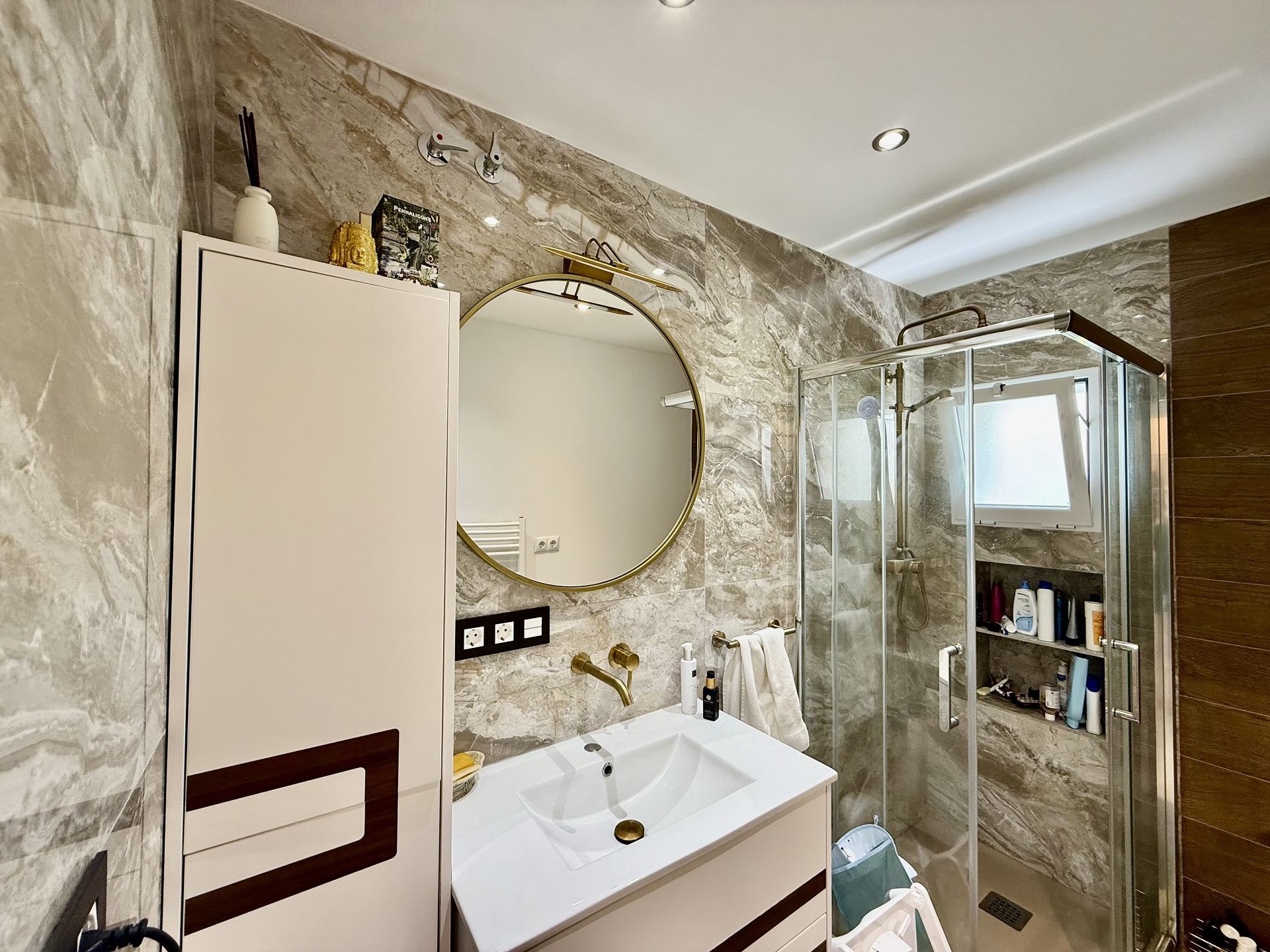 Bedroom in villa for sale in Orihuela Costa