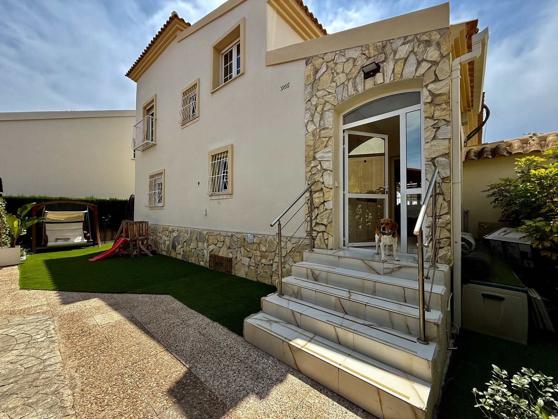 Dining area in villa for sale in Orihuela Costa