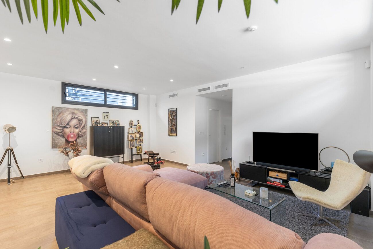 Master bedroom in villa for sale in Torrevieja