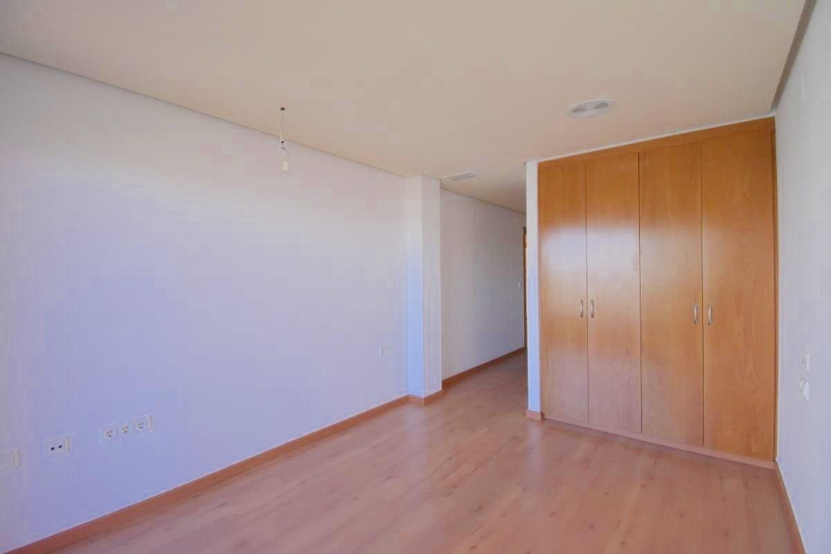 Bedroom in apartment for sale in Torrevieja