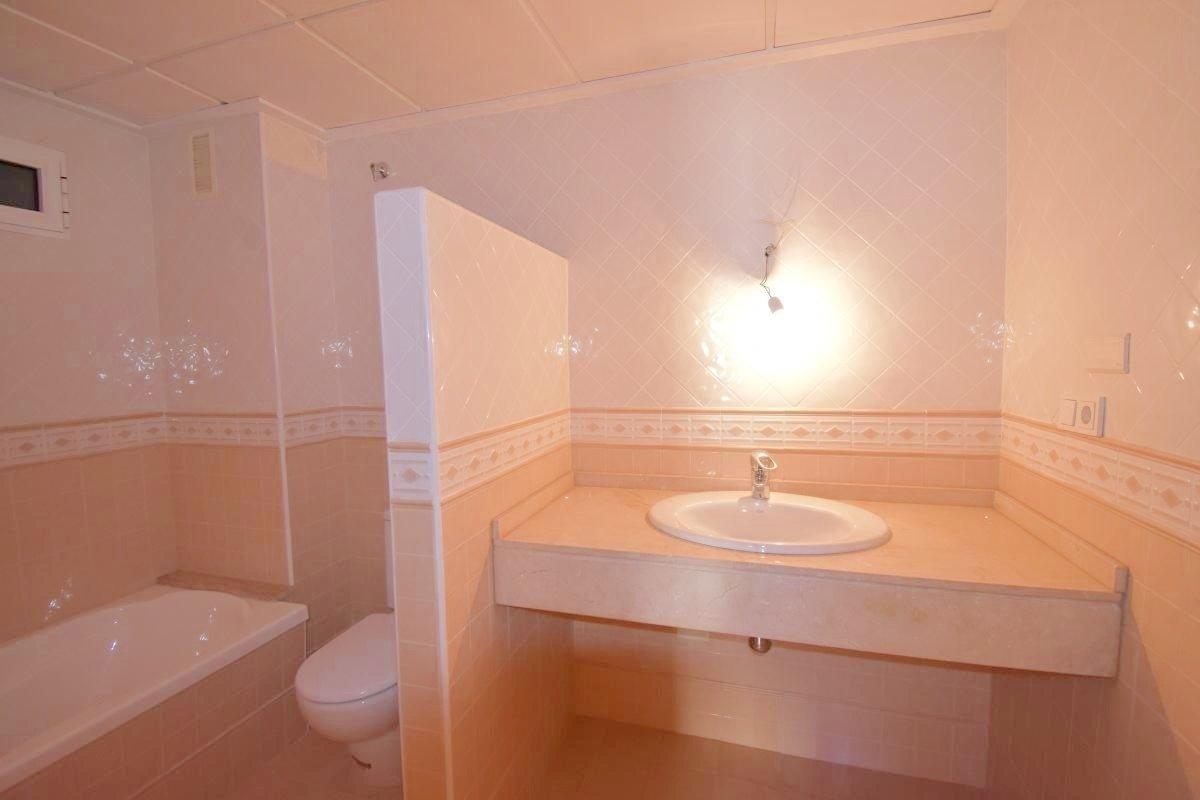 Bedroom in apartment for sale in Torrevieja