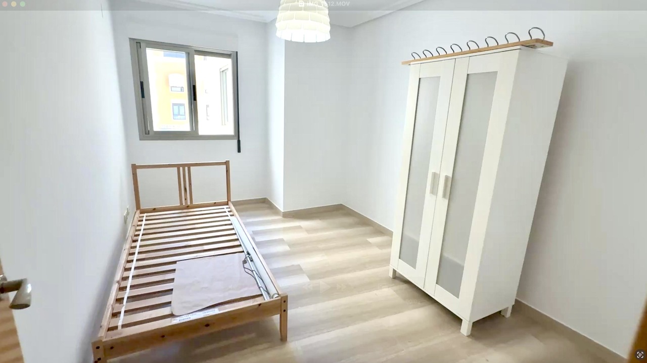 Bedroom in apartment for sale in Santa Pola
