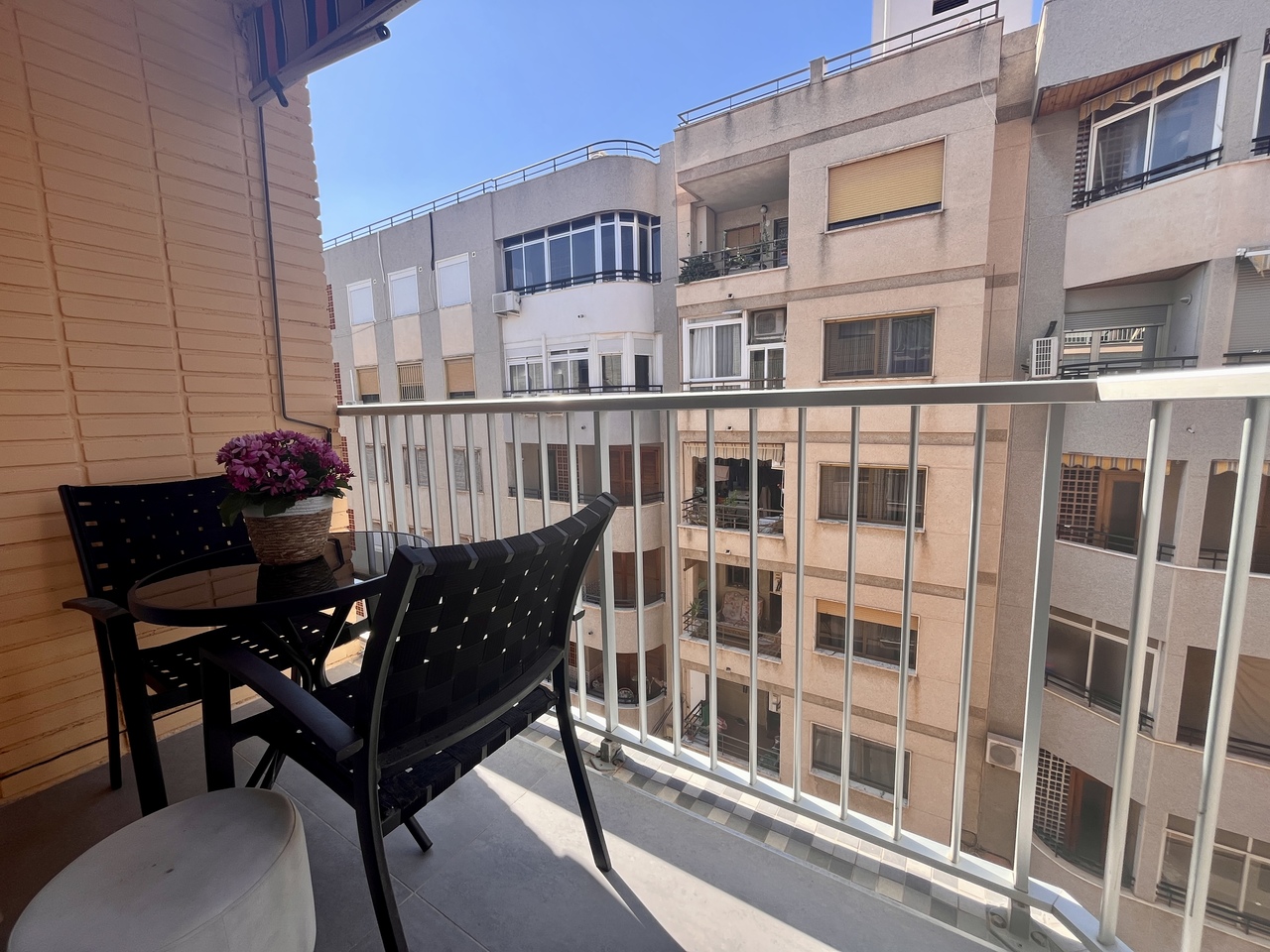 Living room in apartment for sale in Torrevieja