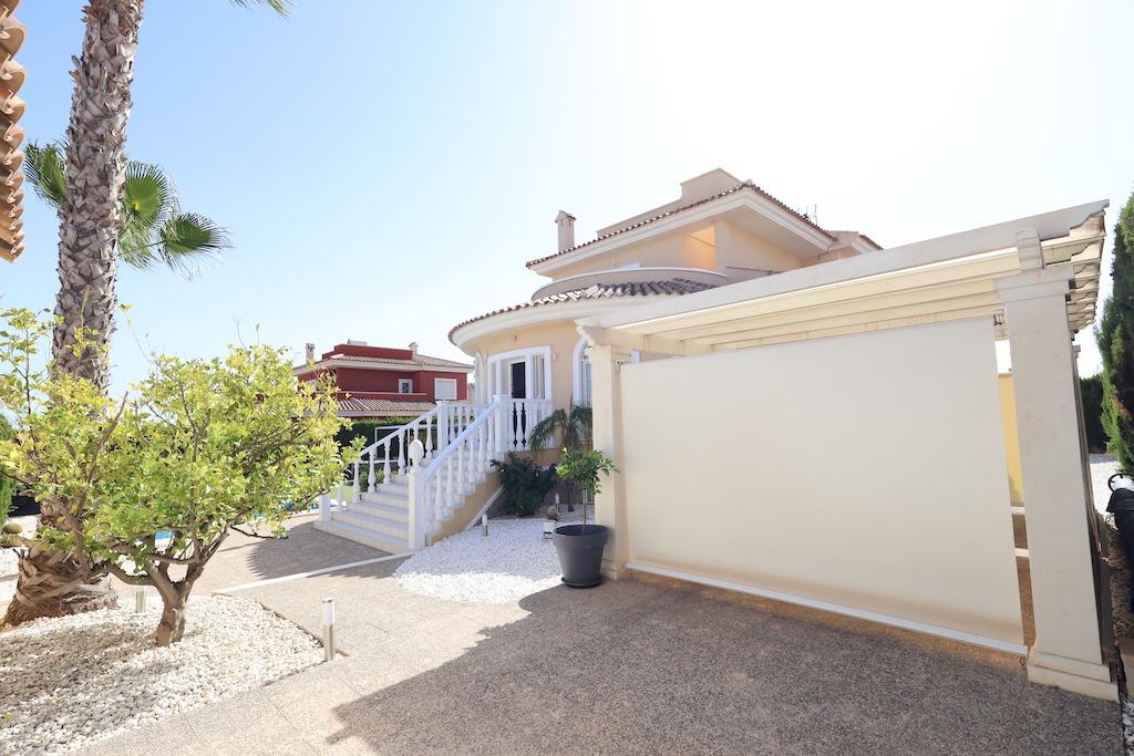 Garden in villa for sale in Ciudad Quesada