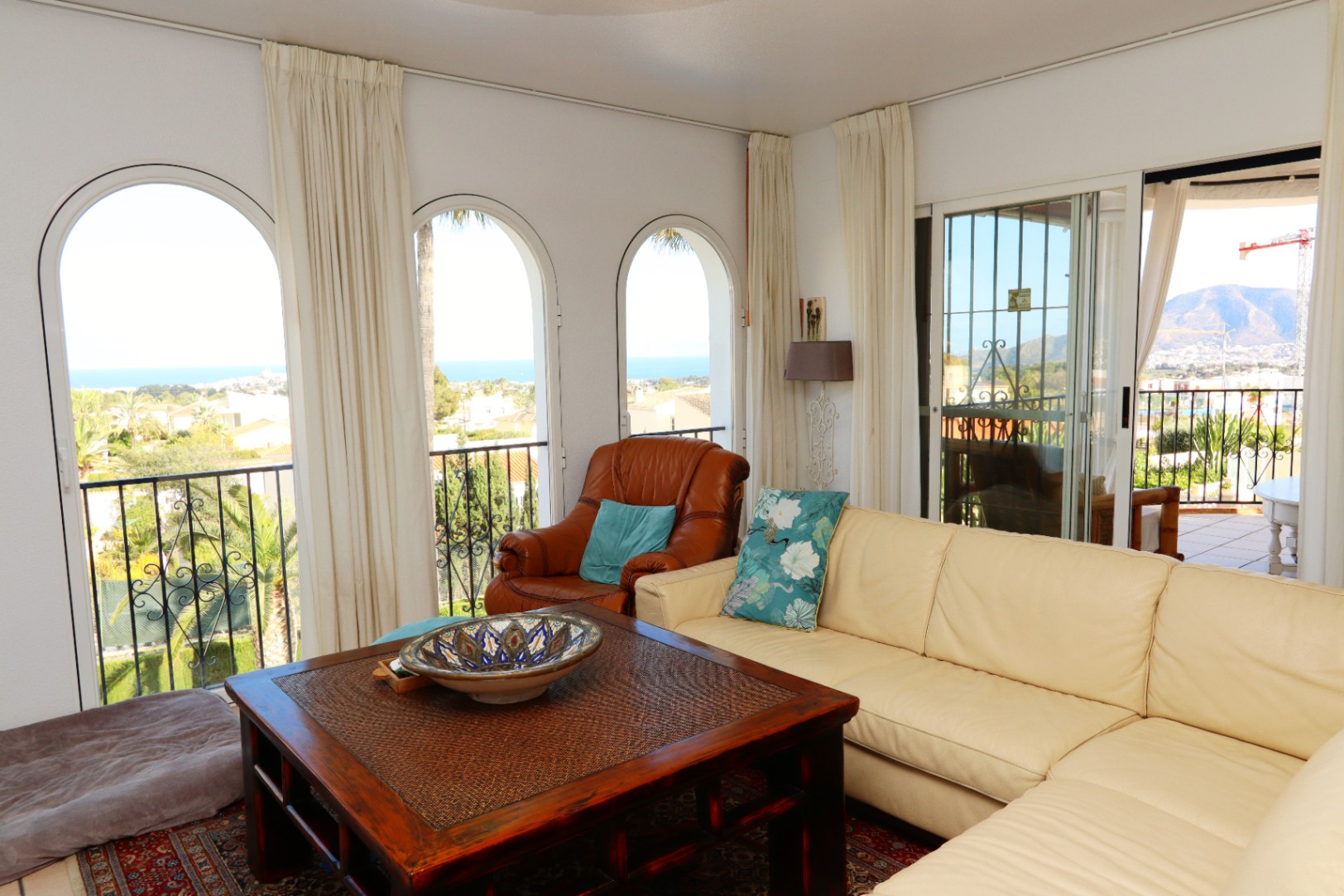 Pool area in villa for sale in la Nucia