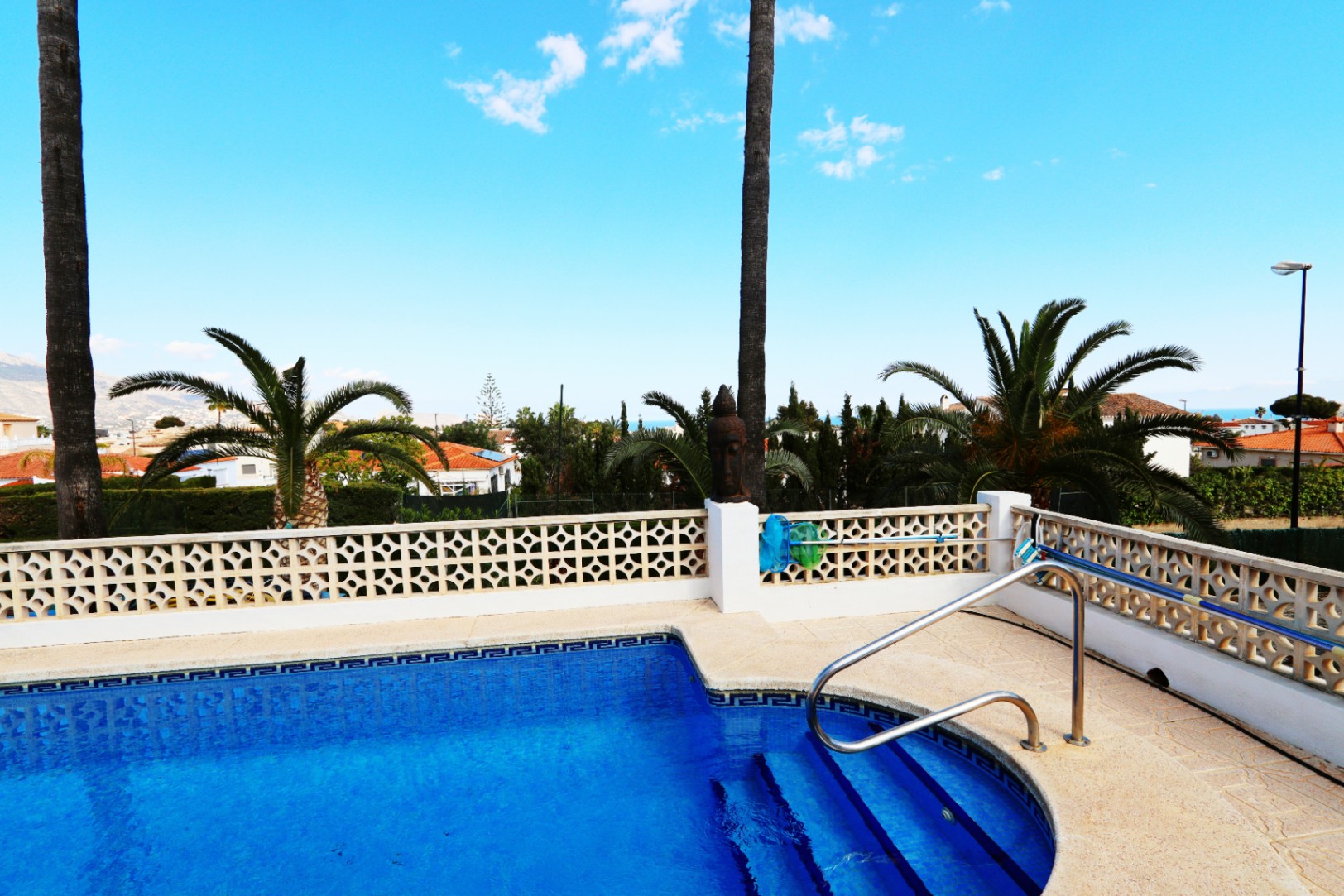 Pool area in villa for sale in la Nucia