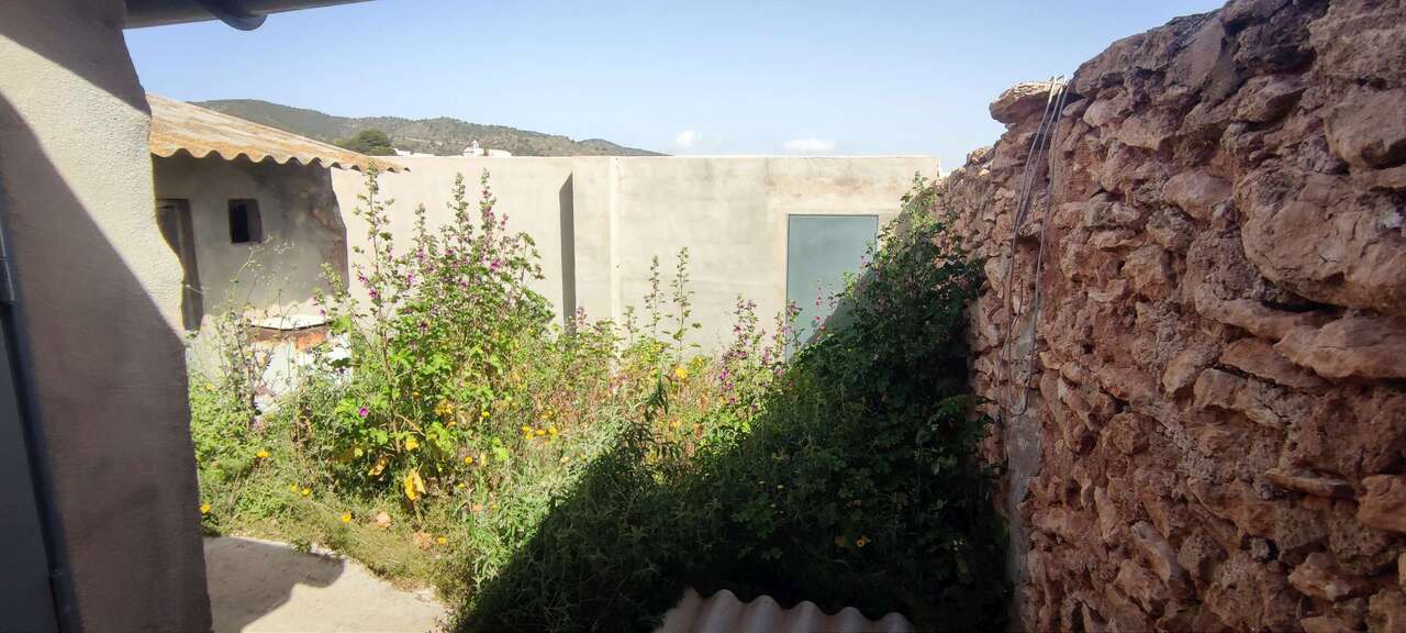 Bedroom in terraced for sale in Raspay