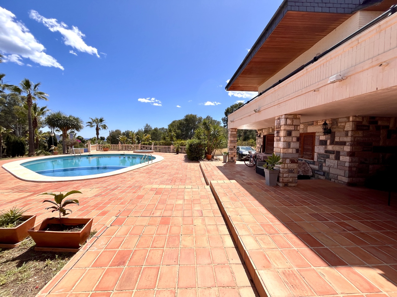 Pool area in villa for sale in la Nucia
