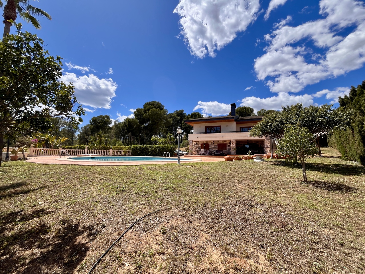 Master bedroom in villa for sale in la Nucia