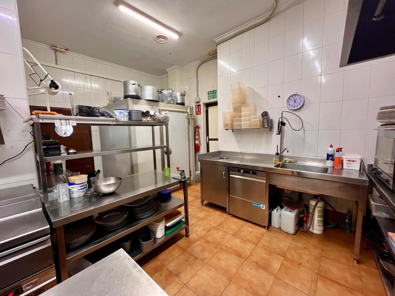 Master bedroom in commercial for sale in Guardamar del Segura