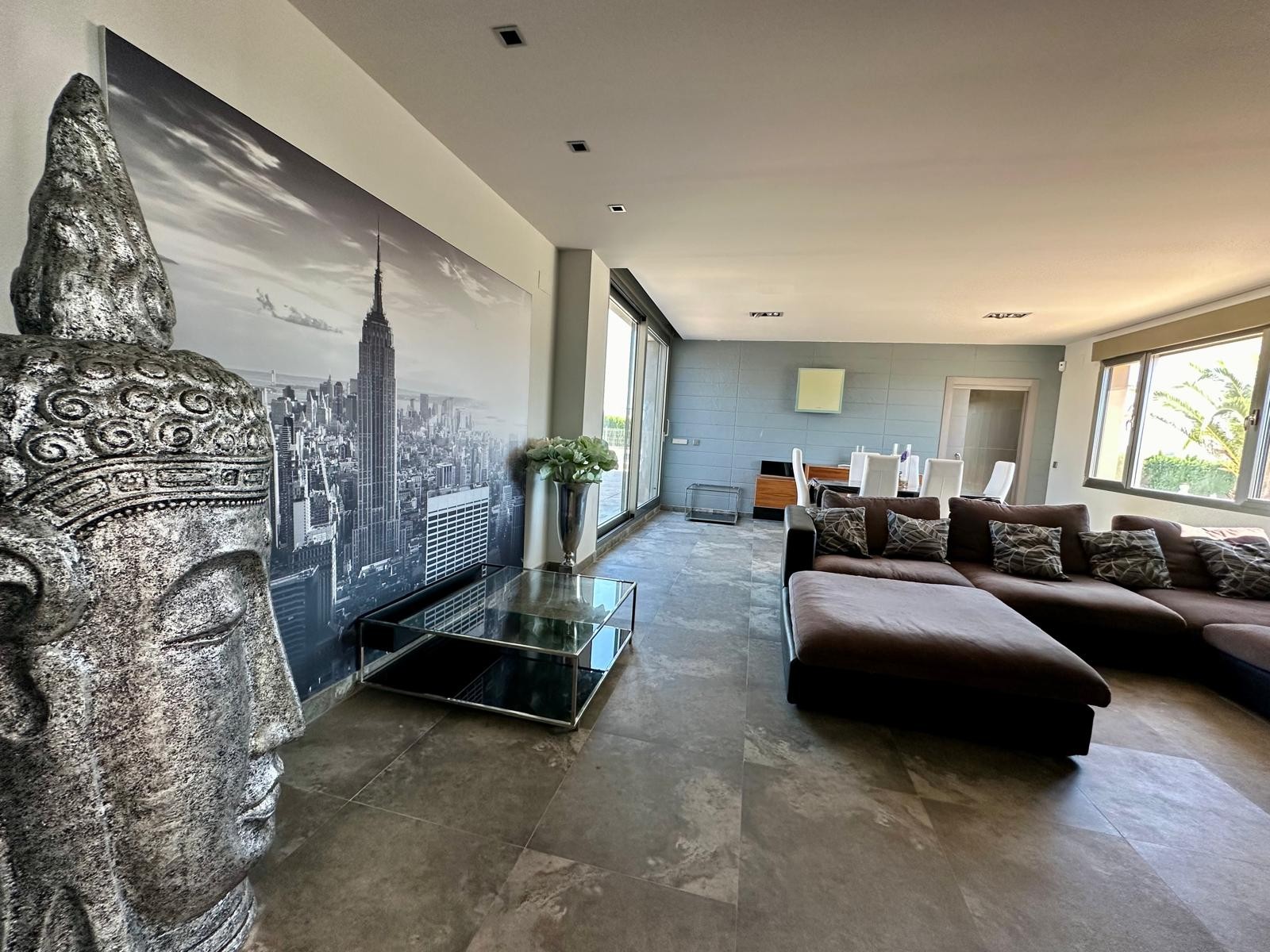 Pool area in villa for sale in Yecla