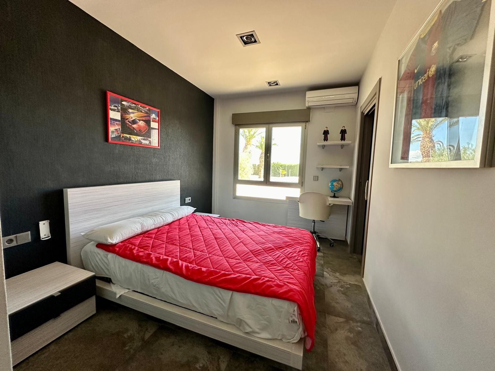 Bedroom in villa for sale in Yecla