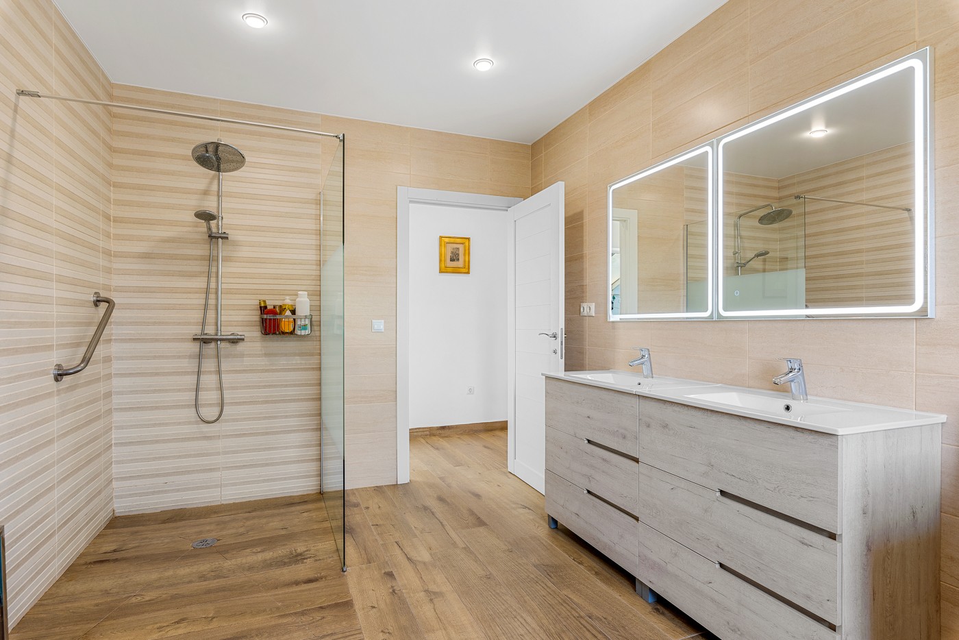 Pool area in villa for sale in Los Montesinos