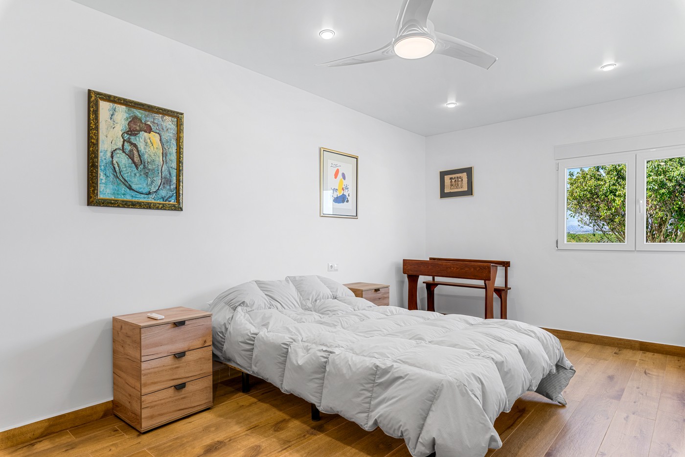 Bedroom in villa for sale in Los Montesinos
