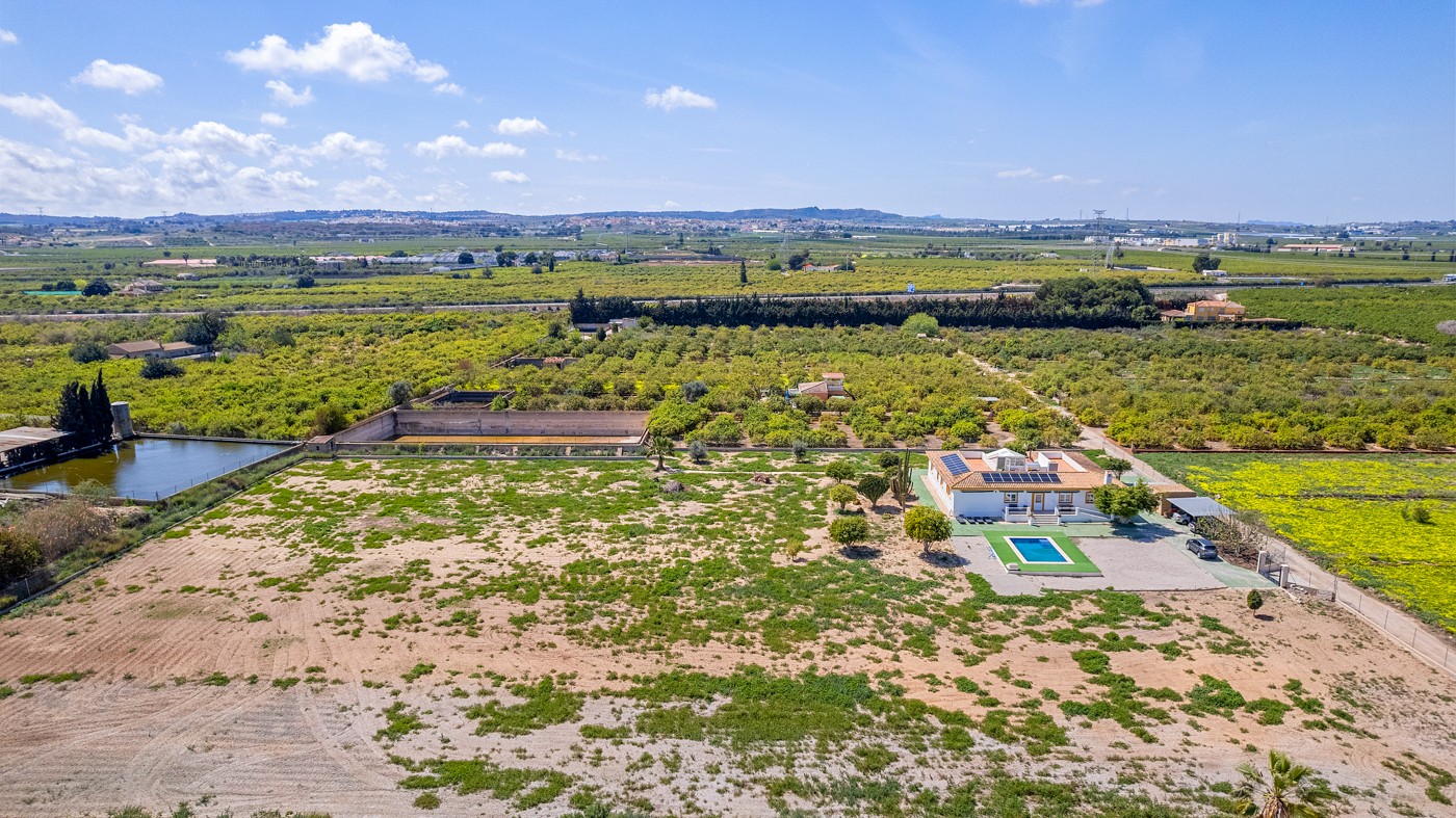 Master bedroom in villa for sale in Los Montesinos