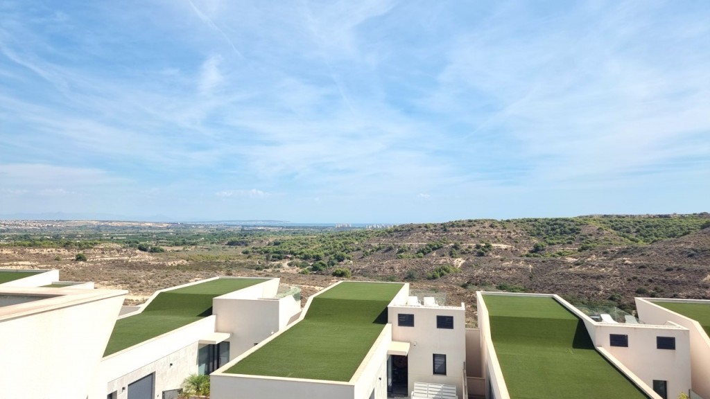 Master bedroom in villa for sale in Rojales