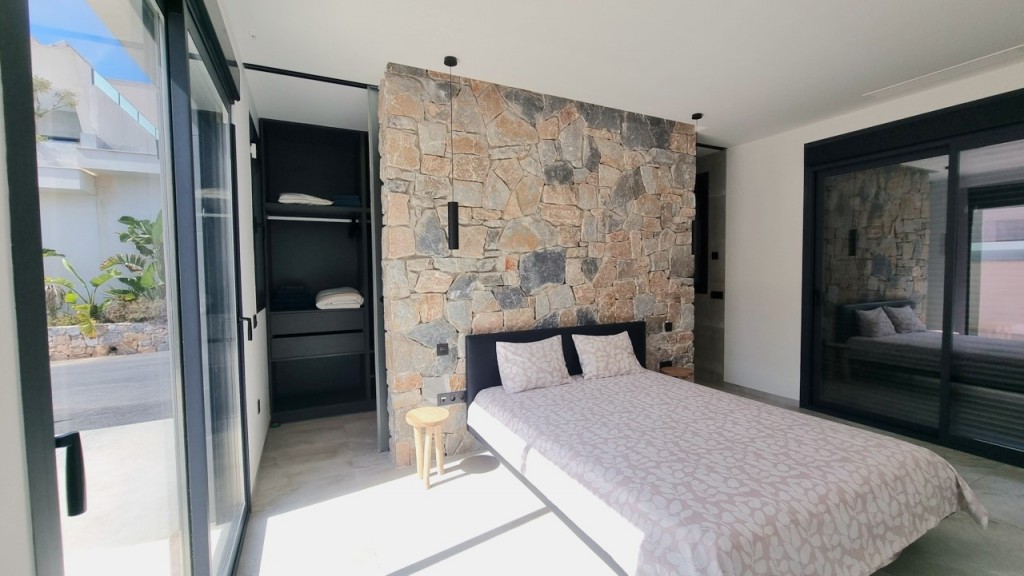 Pool area in villa for sale in Rojales